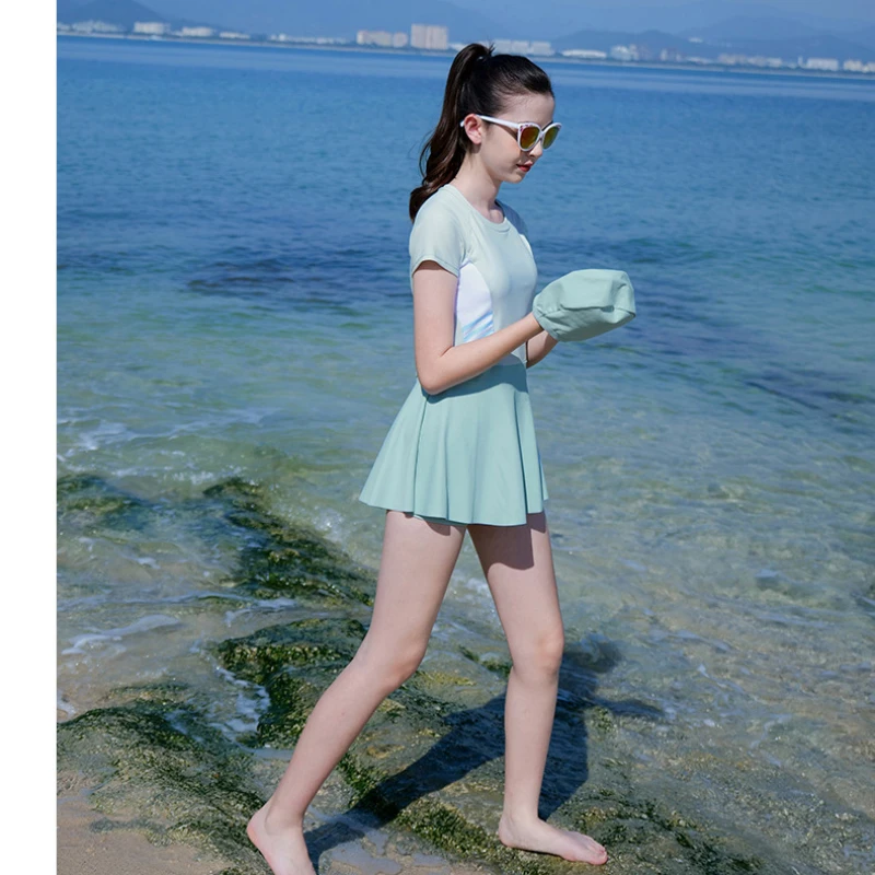 Traje de baño niña una pieza con falda, pantalones cortos y retales - imagen 5