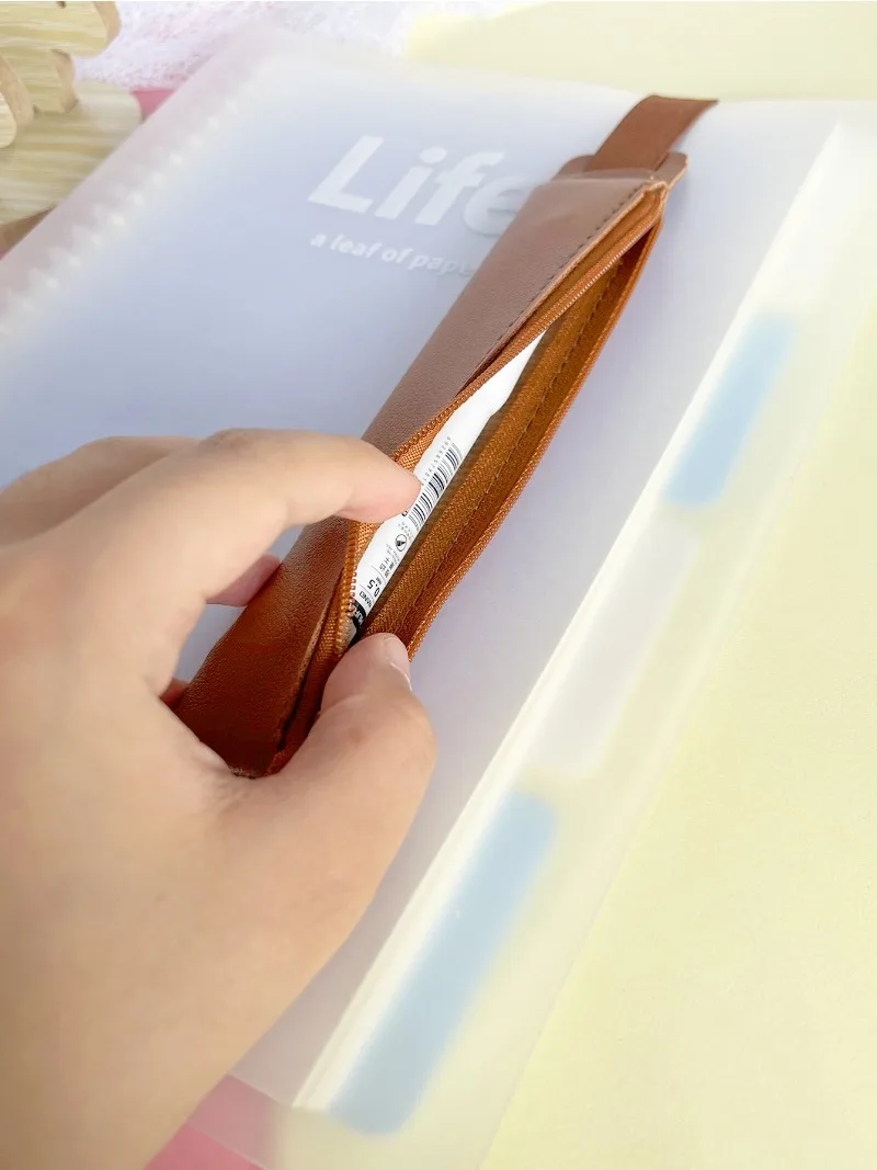 Bolsa de lápices de cuero con correa elástica para cuaderno, estuche de bolígrafo con cremallera, bolsillo, papelería portátil, bolsa de almacenamiento de lápices, suministros escolares de oficina - imagen 4