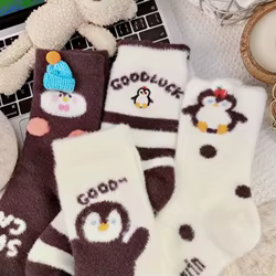 Calcetines de felpa suaves para niña de invierno y otoño Engrosados, cálidos con lindo estampado de pingüino, accesorio ideal encantador para niñas.