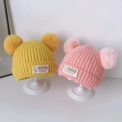 Gorro de invierno bebé tejido sólido con pompon felpa