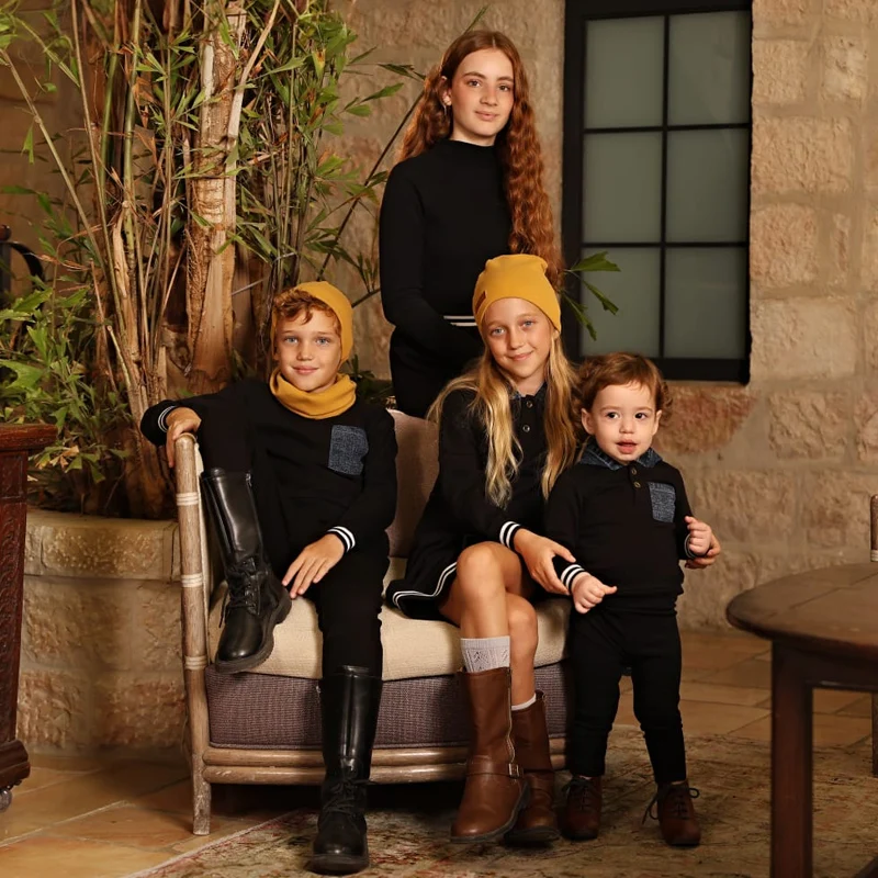 Conjunto familiar negro, vestido para niña, camisa informal para niño con bolsillo vaquero, conjunto de bebé de manga larga con ribete de rayas, traje con capucha de felpa francesa negra