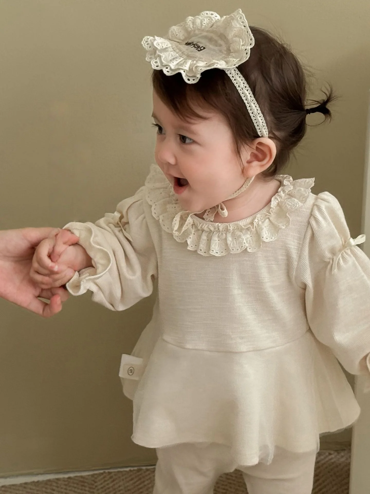 Nuevo conjunto de ropa de otoño para niños, blusa con volantes y lazo de malla y pantalones acampanados, conjunto de ropa para niñas de 2 uds, conjunto para niñas - imagen 2