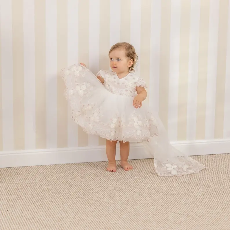 Vestido de bebé de encaje 3D bohemio con cola: bautismo o niña de las flores - imagen 3