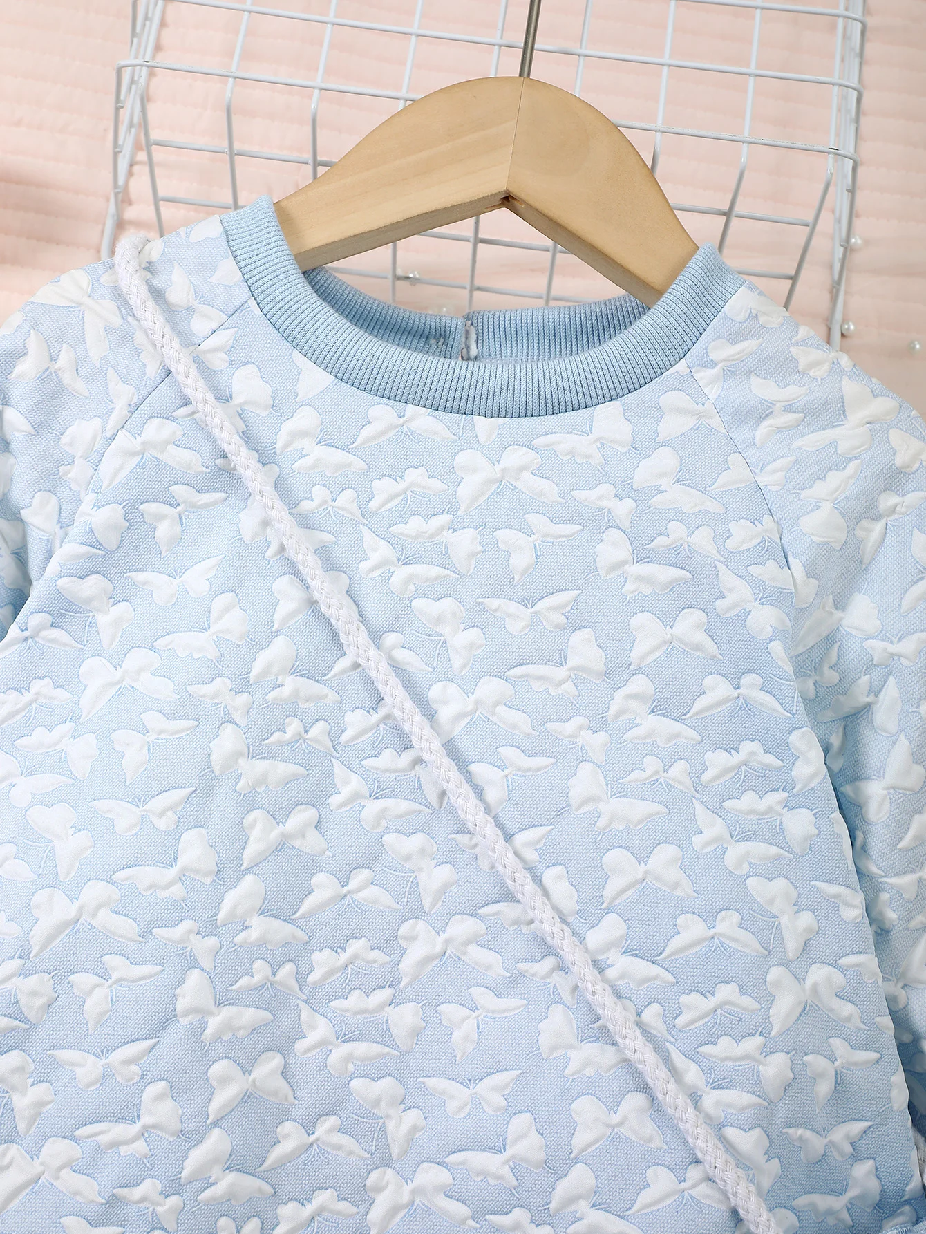 Vestido dulce para niñas de 2 a 7 años, vestidos de princesa de malla empalmados con patrón en relieve de mariposa y bolsa Musette - imagen 3