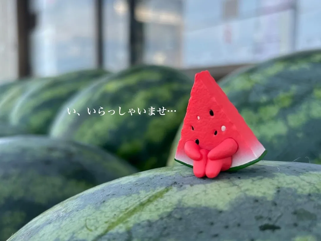 Juguetes cápsula originales kawaii Machiboke Fruit Part.2 melocotón sandía Kiwi uva moscat manos en las rodillas sentado figuras de espera - imagen 2