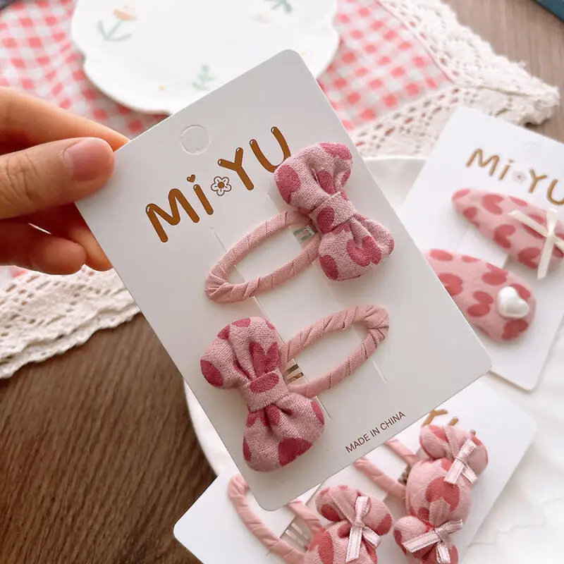 Pinza de pelo con lazo rosa y corazones para niña - imagen 4