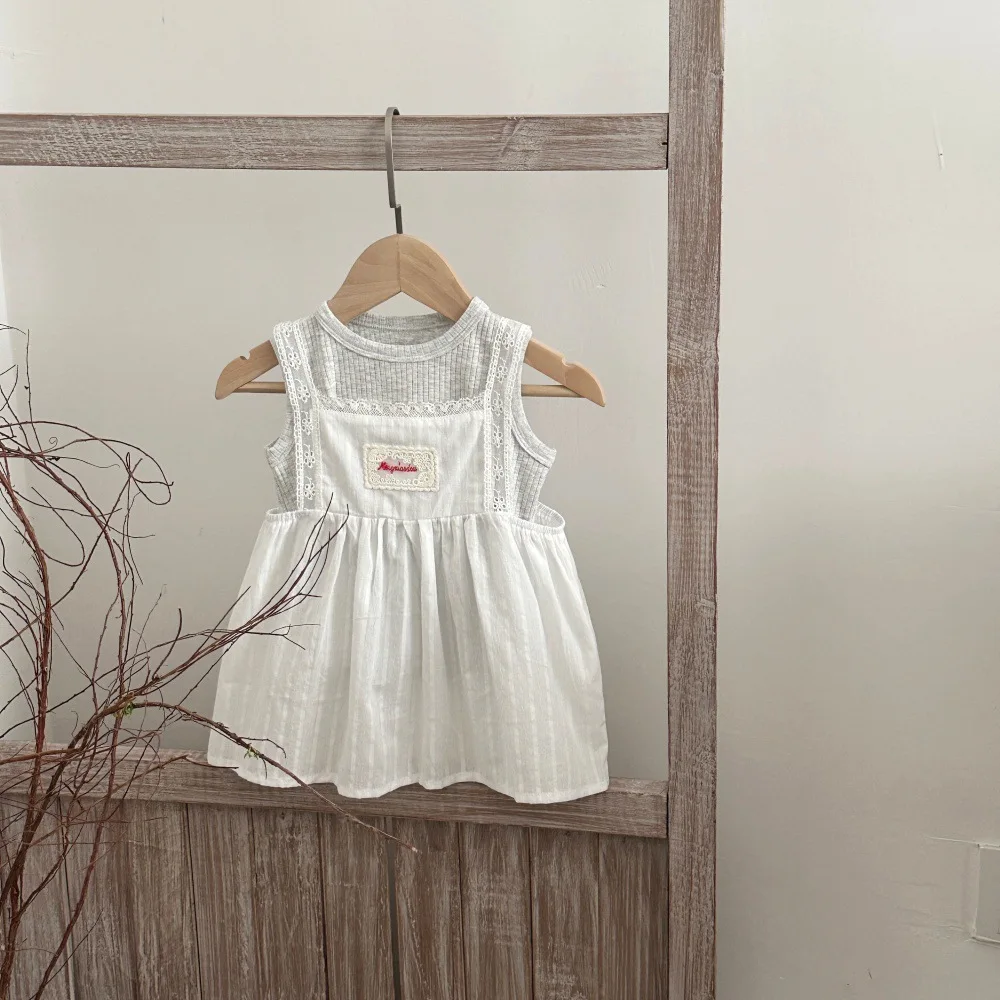 Vestido de bebé de verano con encaje floral y tirantes - imagen 3