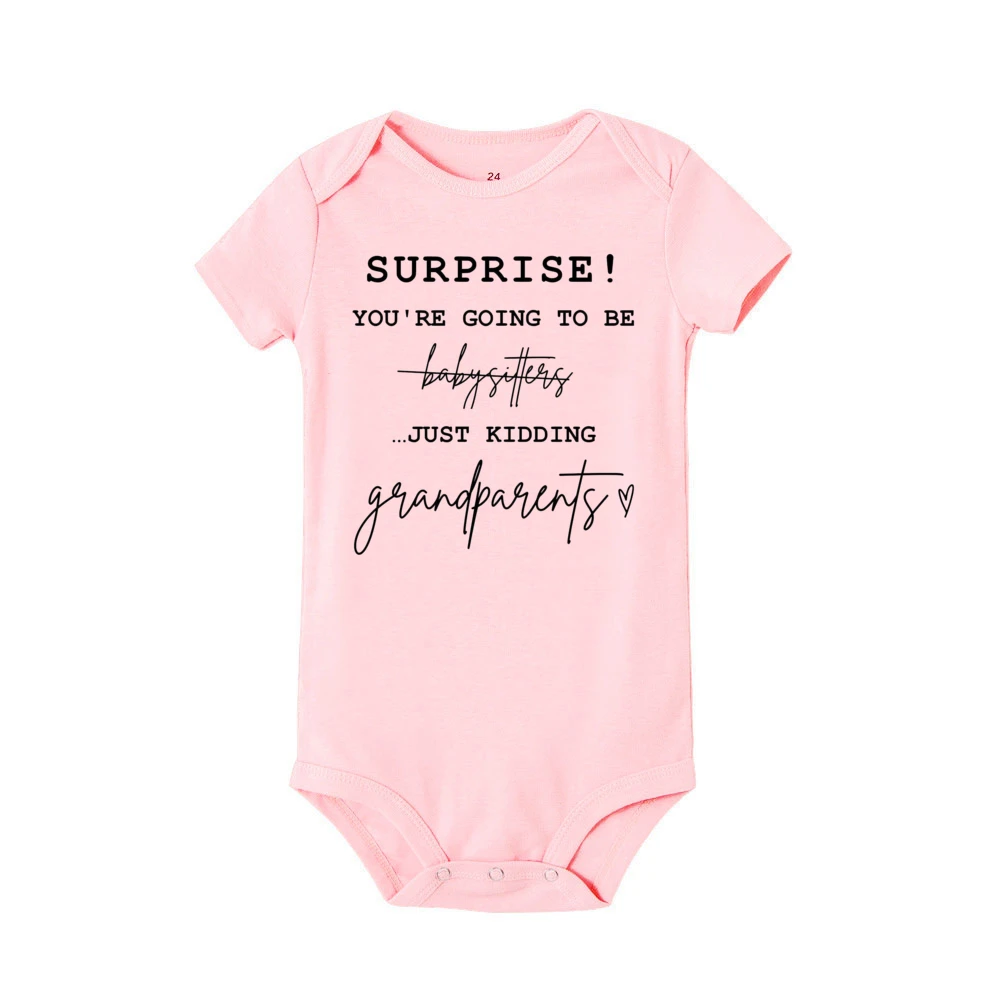 Sorpresa que estás va ser Baby Sitter Just Kidding Grandparents estampado mameluco para bebé anuncio de embarazo traje de mono inflado - imagen 5