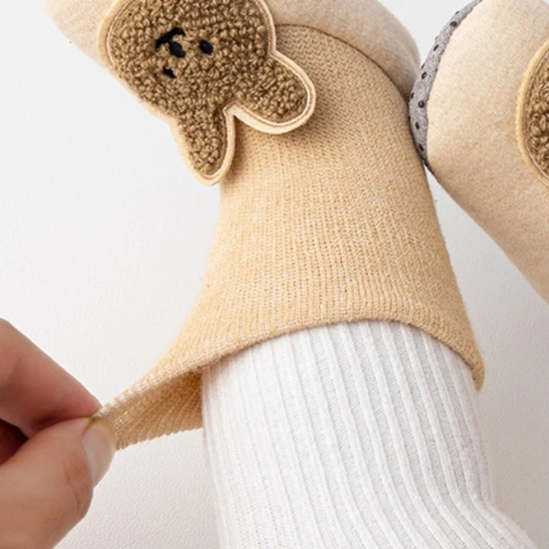 1 par de bonitos dibujos de oso para primeros pasos de bebé, zapatos gruesos y cálidos antideslizantes para aprender a caminar para recién nacidos con tubo de calcetines elásticos - imagen 5