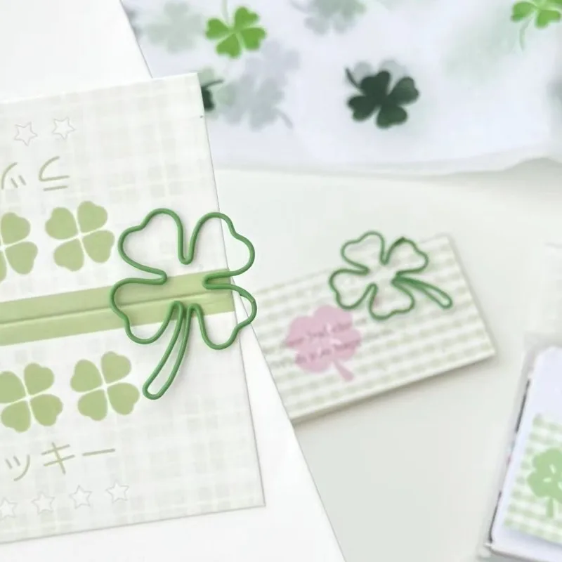 Clips verdes decorativos para álbum de scrapbook y carpetas