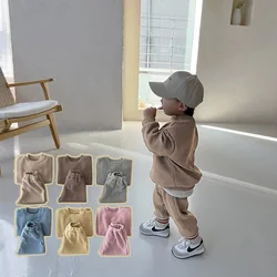 Conjunto deportivo de gofre para bebé: sudadera con capucha y pantalón