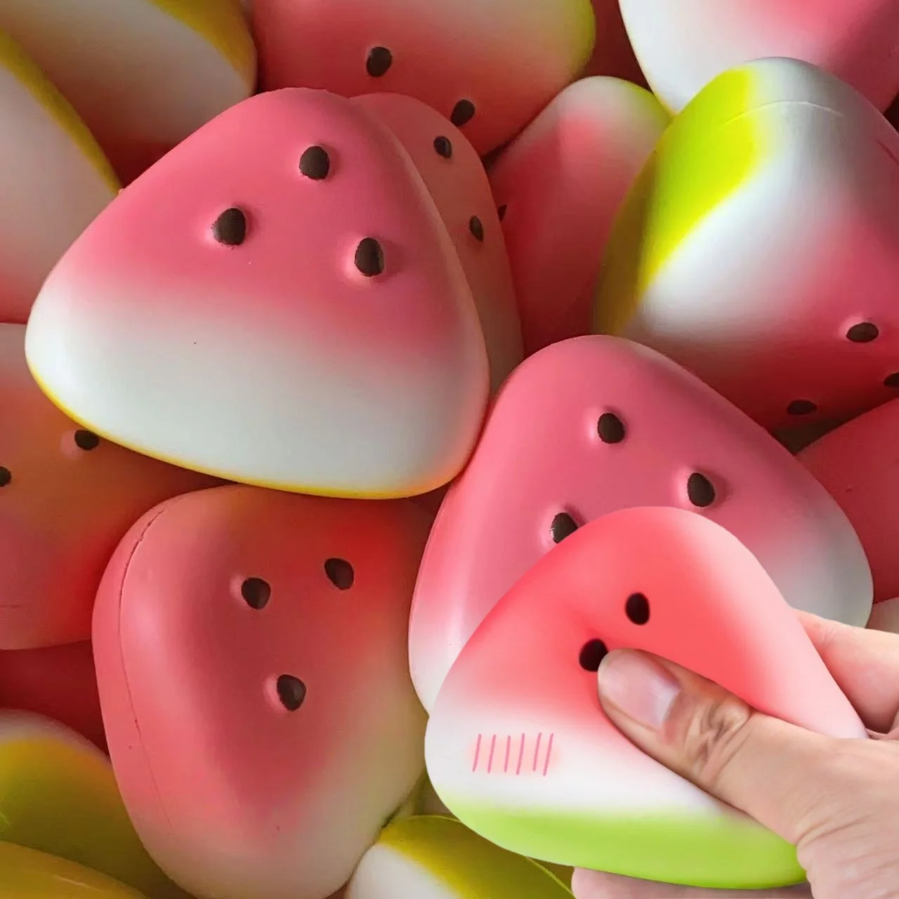 Juguetes creativos suaves para amasar sandía, música antiestrés, juguetes de sandía de crecimiento lento, juguetes para apretar con pellizco de fruta