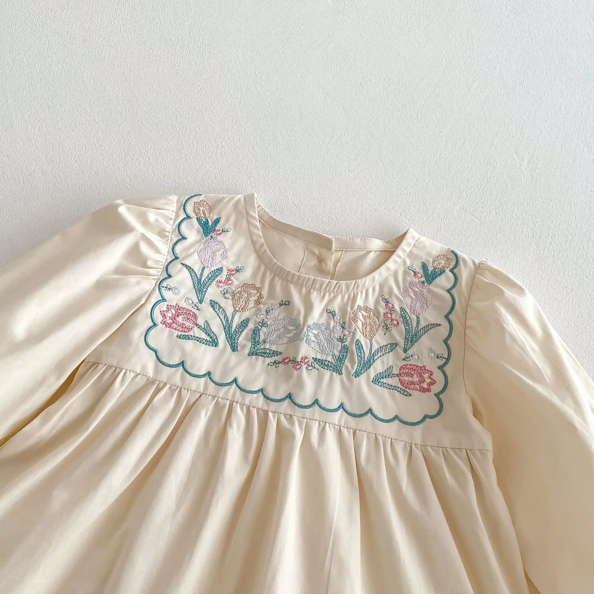 MILANCEL vestido princesa bordado para niña – mangas abullonadas - imagen 2