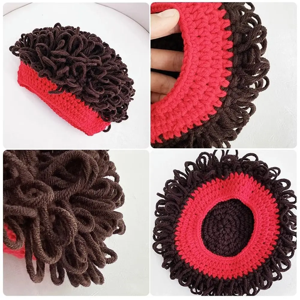 Gorro peluca bebé mostrando elasticidad y ajuste