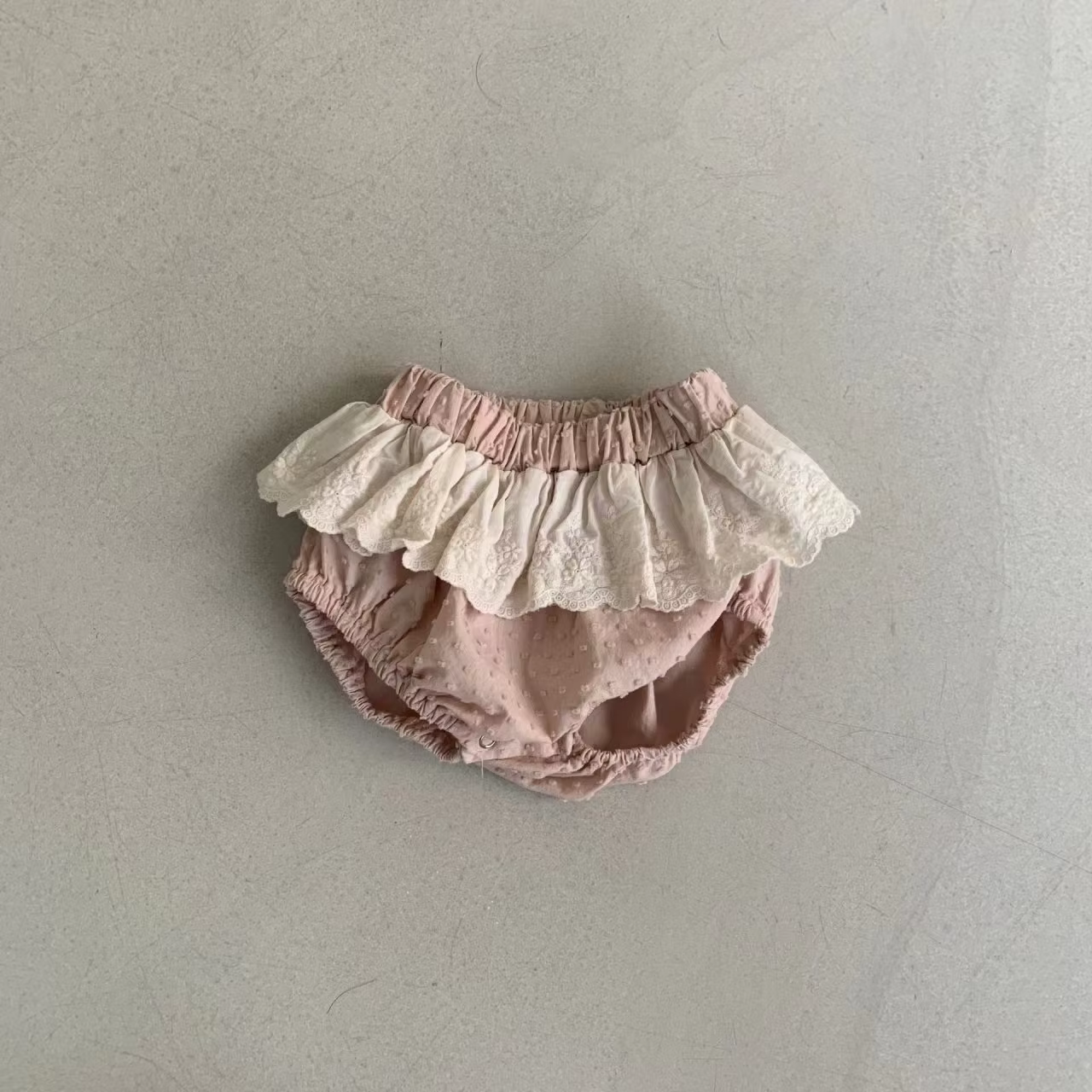 Pantalones cortos de niña con encaje y bordado estilo princesa - imagen 4
