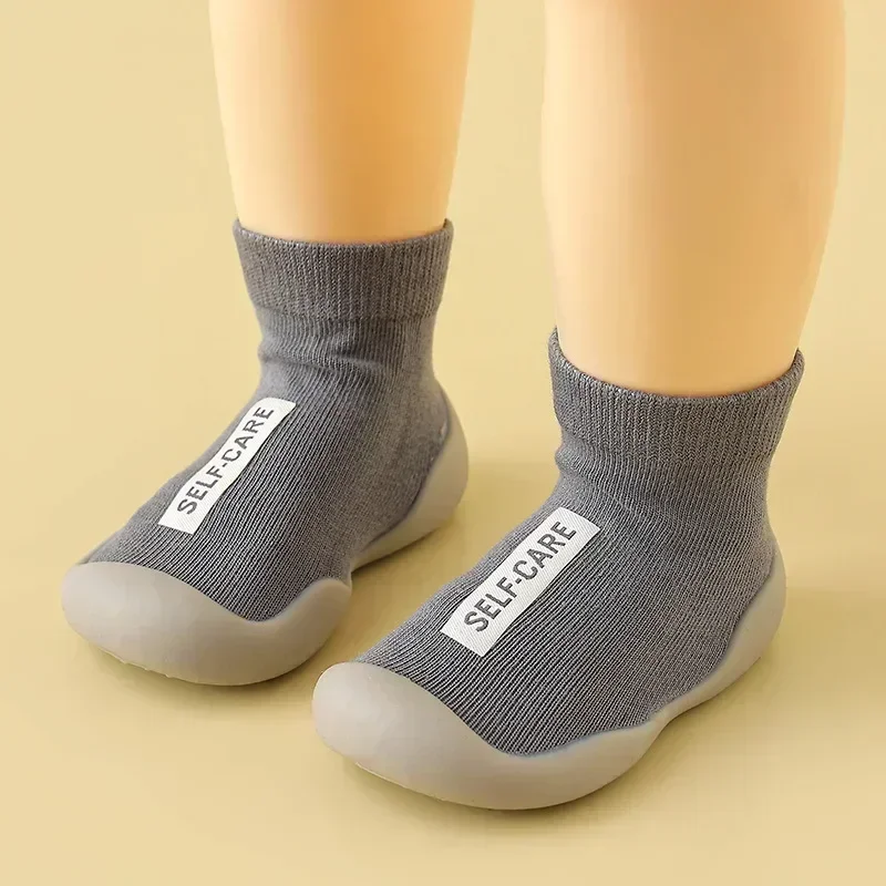 Nuevos zapatos para bebés pequeños, zapatos con etiqueta de tela para bebés, calcetines altos cálidos para interiores, zapatos para bebés, zapatos para niños recién nacidos - imagen 2
