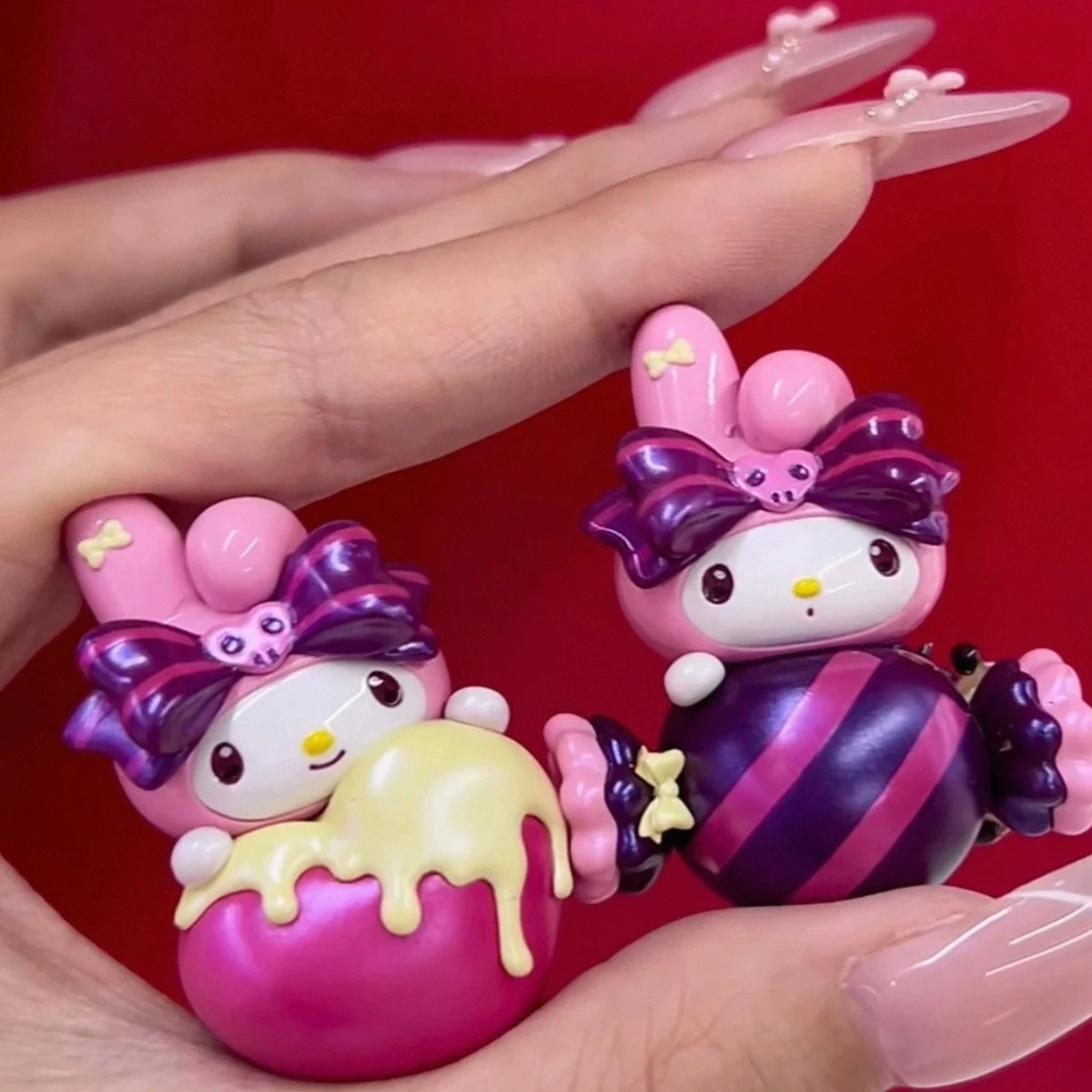 Figura coleccionable Sanrio Kuromi y My Melody corazón kawaii - imagen 2