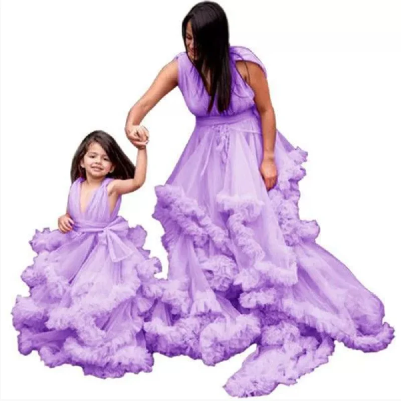 Vestido a juego madre e hija con cuello en V y volantes - imagen 5