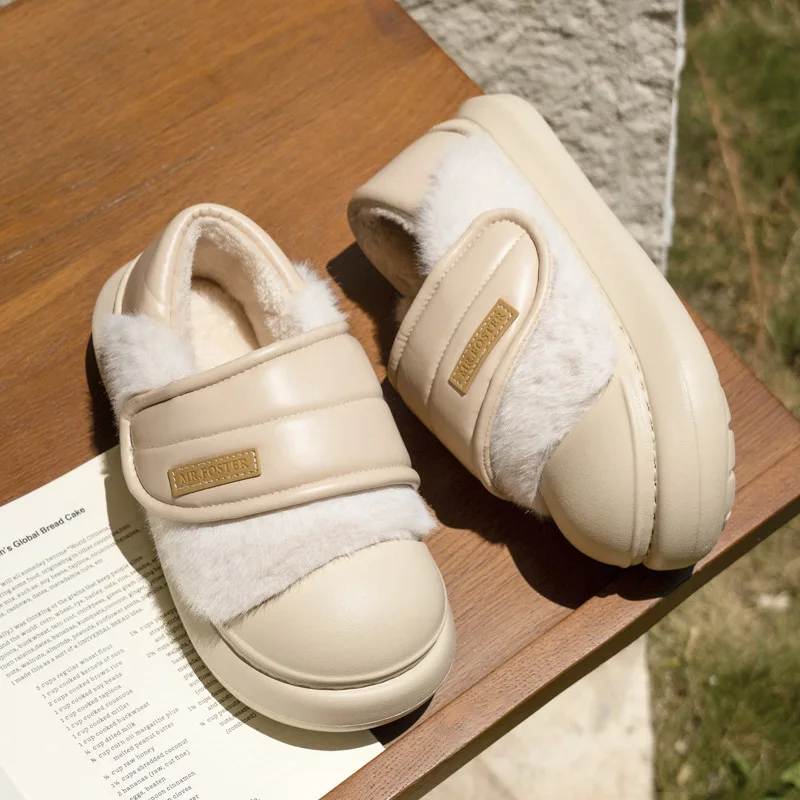 Zapatos de calle cálidos de algodón para mujer, botas de nieve esponjosas de invierno, suela gruesa, piel sintética suave, botas cortas para caminar a diario para niñas