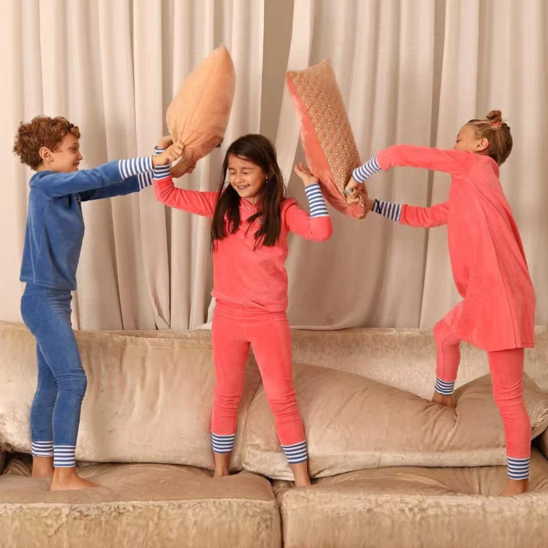Pijamas a juego familia azul y rosa para bebé y niña
