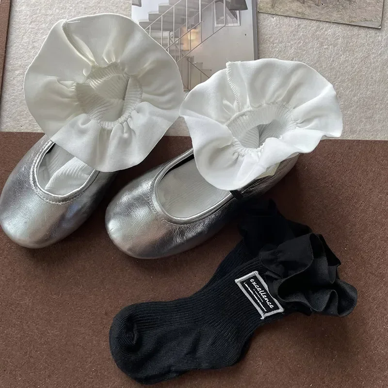 1 par de calcetines sencillos a la moda Ins para niños, calcetines hasta la pantorrilla para niña, calcetines con volantes de Color blanco y negro para niños, calcetines escolares de primavera de algodón suave - imagen 2