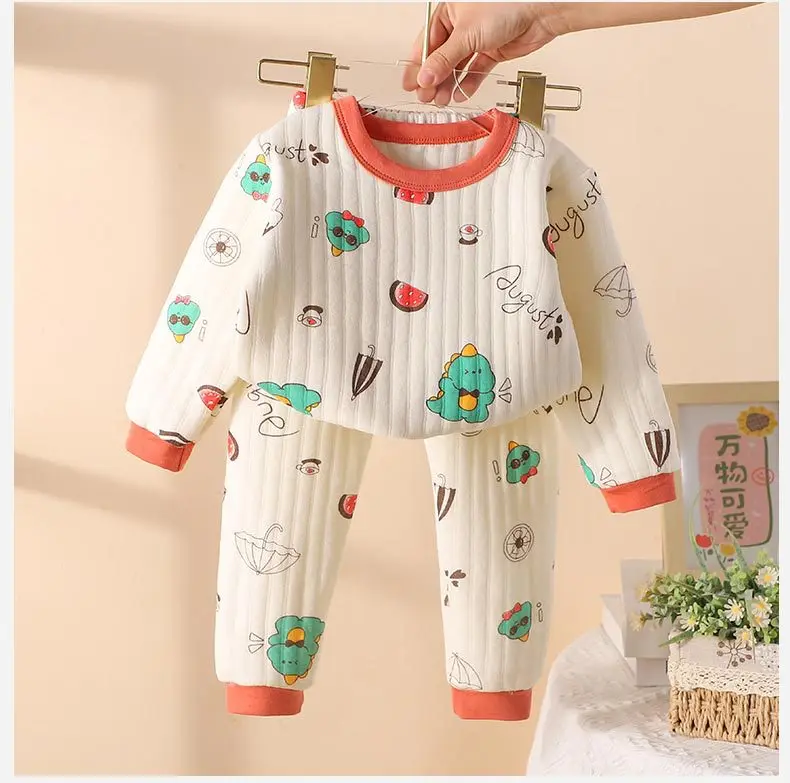 Vista completa de la pijama infantil desplegada