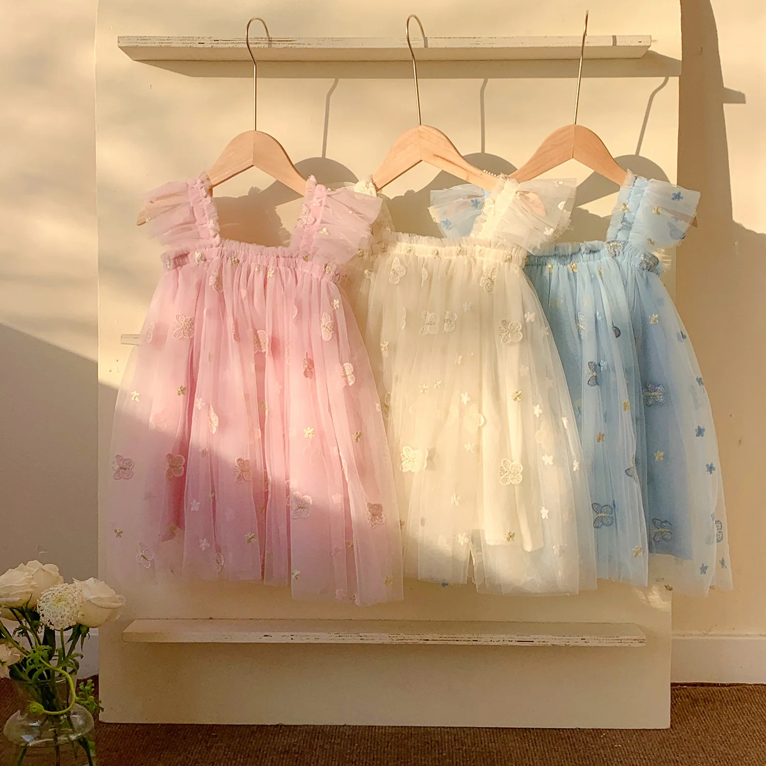 Lindo vestido de mariposa con tirantes de malla para niñas pequeñas, vestido de princesa de tul peludo, ropa informal de verano con bordado de flores para niñas pequeñas - imagen 2