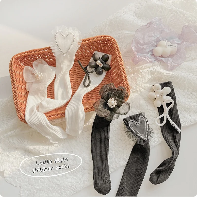 1 par de calcetines de pantorrilla dulces para niños jóvenes Color blanco negro estilo corazón Floral calcetín para niños primavera otoño calcetín escolar suave - imagen 2