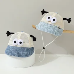 Gorra bebé ala corta ojos grandes diseño divertido