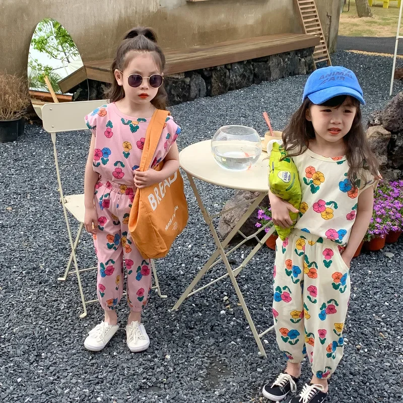 Conjunto veraniego bebé niña chaleco algodón pantalones capri flores - imagen 3