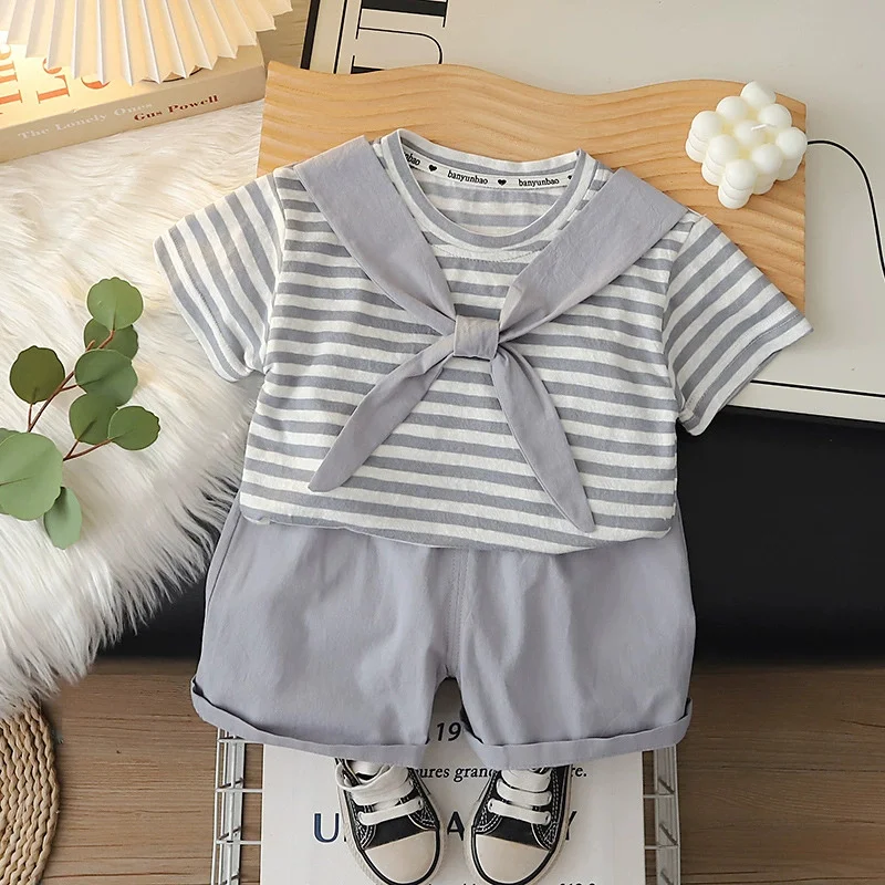 Conjunto de verano para niño – Manga corta con pantalones a rayas - imagen 3