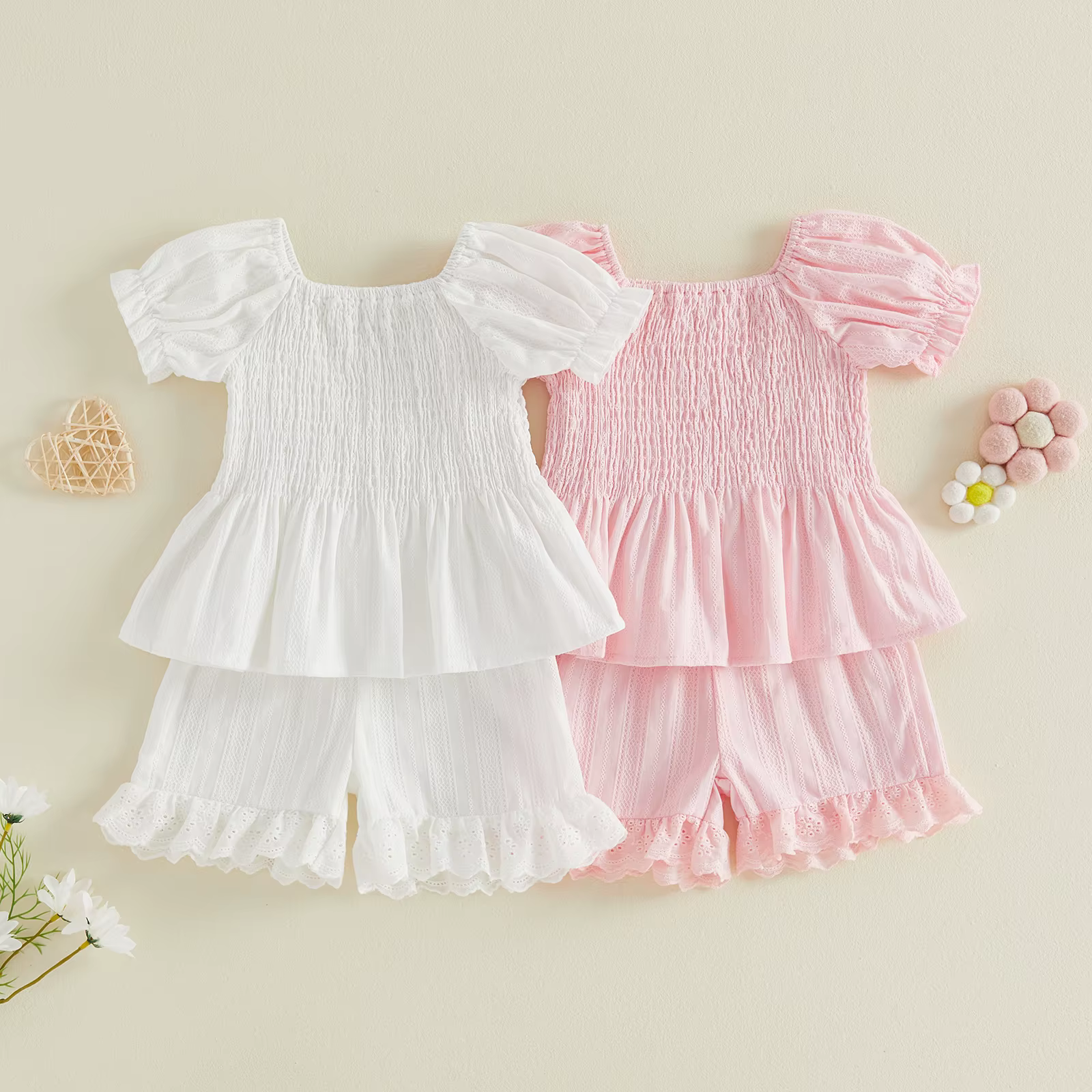 Conjunto de verano para niña: camiseta nido de abeja y short de encaje - imagen 2