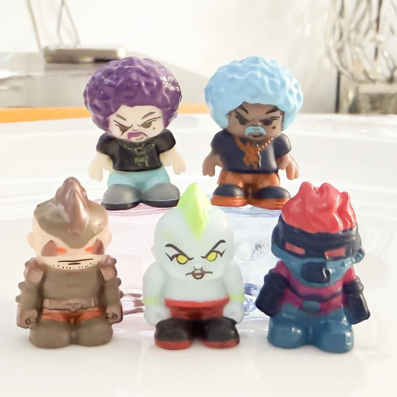 Aleatorio 8 Uds. Diferentes figuras de dibujos animados de Anime regalos de Navidad de Pascua coleccionables para fanáticos - imagen 4