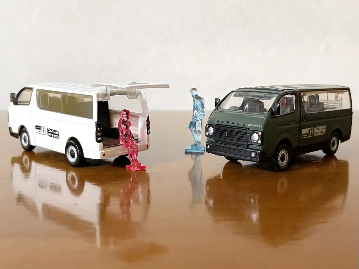 Stasto Furgoneta Camper 1/64 PLUS – Juguete ensamblable con puerta - imagen 2