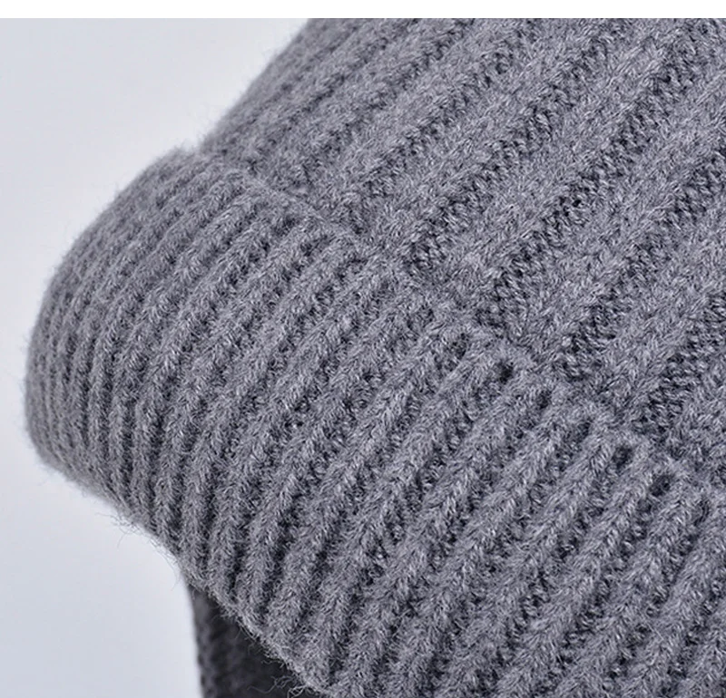 Conjunto de gorros y bufandas en diferentes colores
