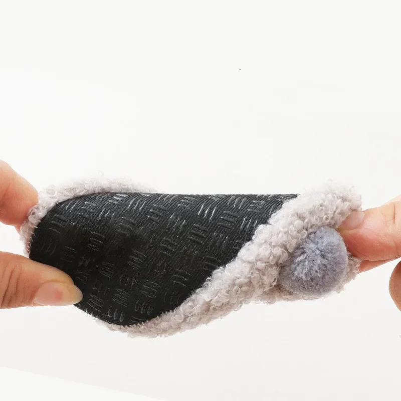 Calcetines gruesos para bebé, zapatos para invierno, suela de agarre antideslizante, Zapatillas de casa para niños pequeños, calcetines bonitos con animales en 3D de 0 a 24M - imagen 3