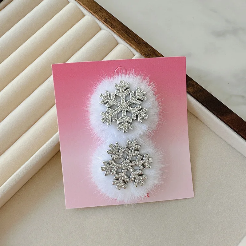 Par de pinzas para el cabello de copo de nieve de felpa de hadas: pasadores laterales pequeños para mujer, flequillo Tame, accesorios para el cabello elegantes de decoración festiva. - imagen 2