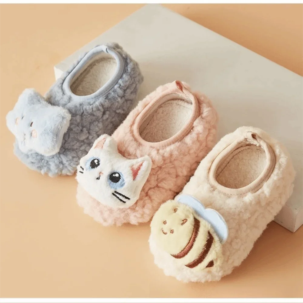 Un par de zapatillas cálidas de invierno para niños y niñas, suela antideslizante, calcetines suaves para niños pequeños, zapatos cómodos para niños, práctica de caminar - imagen 5