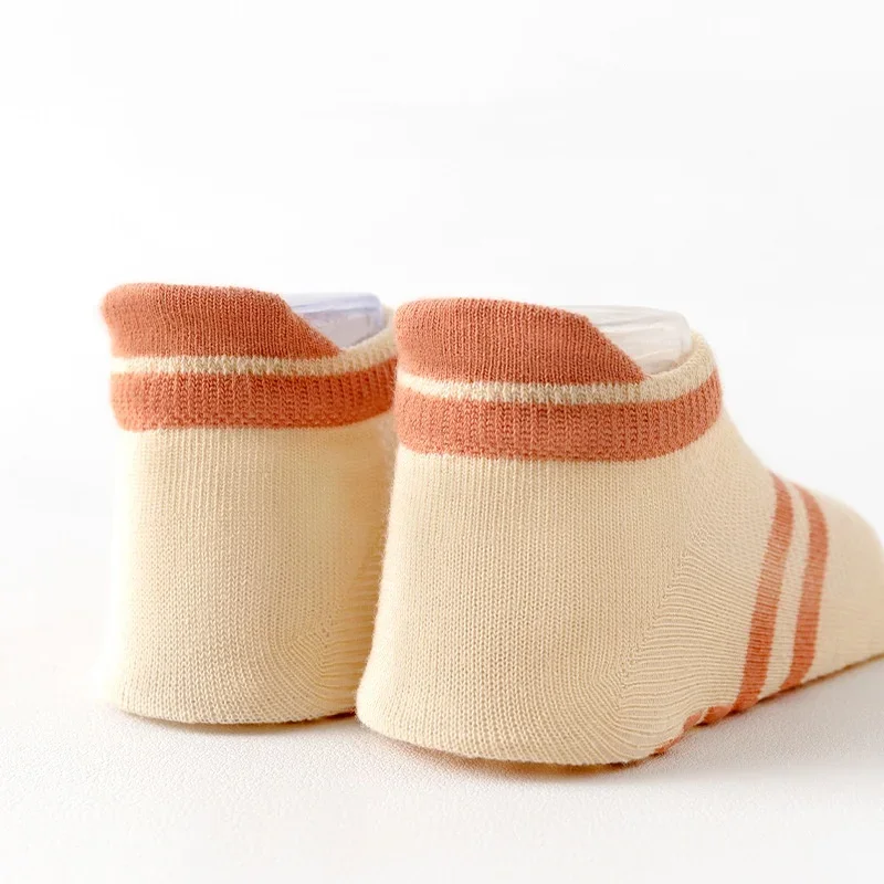Calcetines de bebé transpirables de verano para niños y niñas, calcetines antideslizantes de Color sólido para bebés, calcetines de algodón suave para actividades en interiores para niños - imagen 4