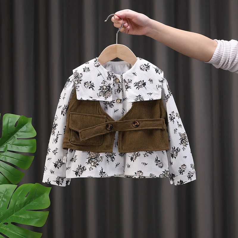 Chaleco y pantalones del conjunto infantil