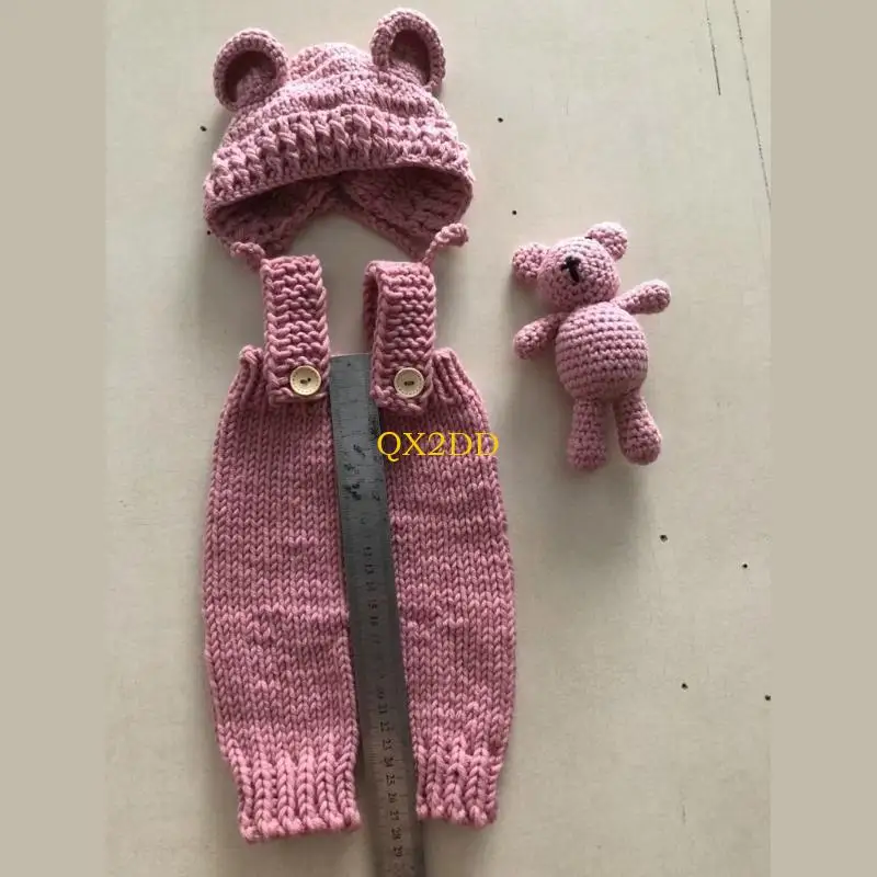 Set fotográfico recién nacido con gorro de oso y mono tejido