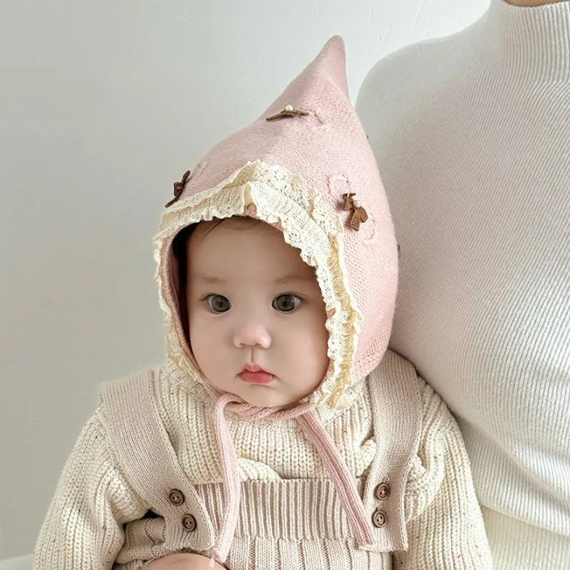 2025 Gorro de punto con lazo de encaje para bebé de dibujos animados, gorro cálido con protección para los oídos para niña, gorro de invierno de hilo suave con diseño Floral - imagen 2