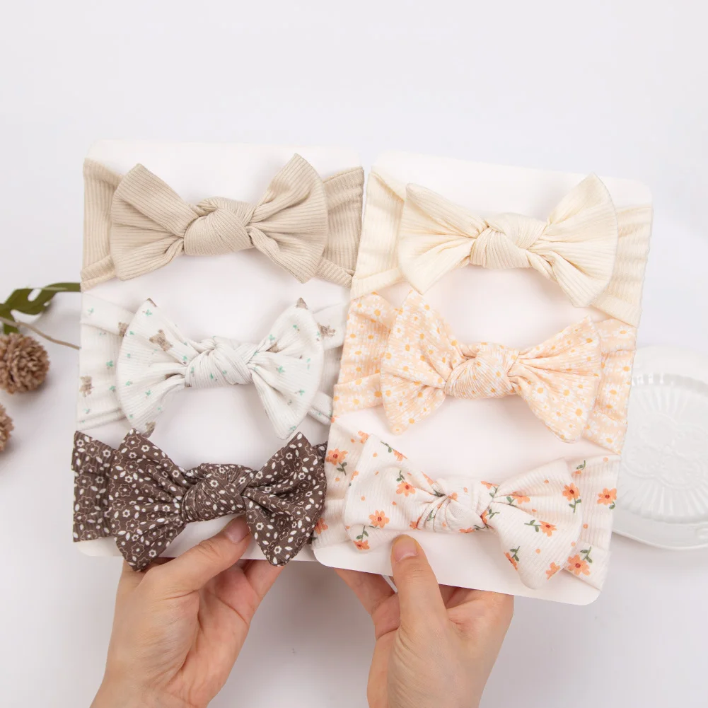 Diadema elástica con lazo floral para niña – Color crema - imagen 5