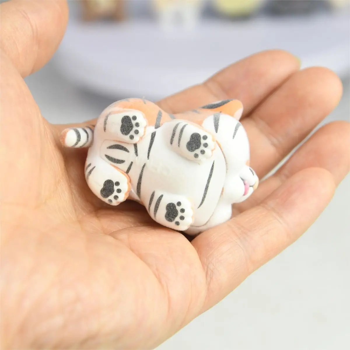 Qualia Figuras de Mascotas Flocadas – Oso, Tigre y Nutria - imagen 5
