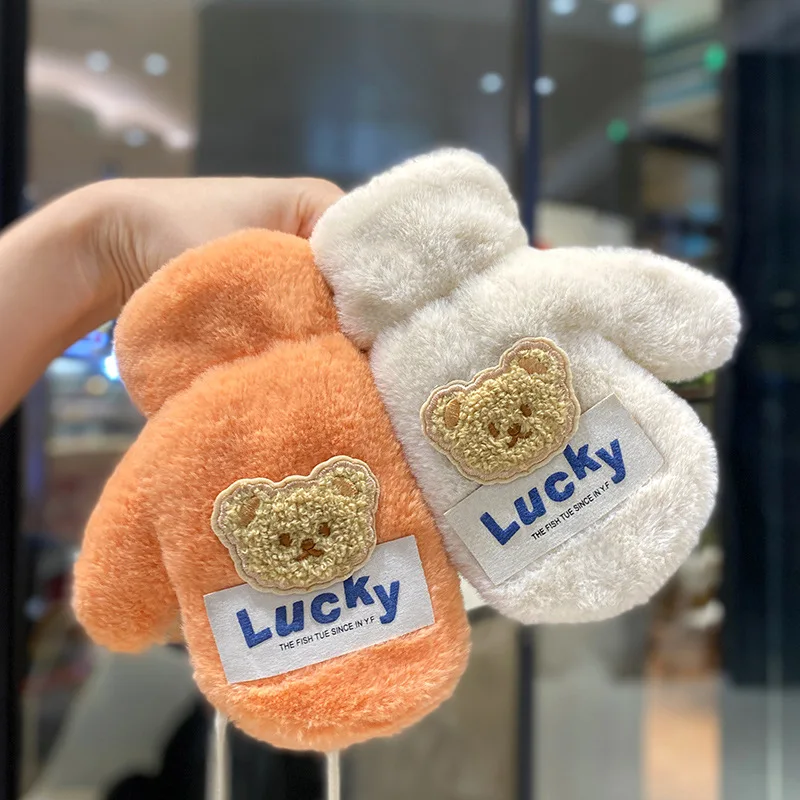 Guantes bonitos de oso de dibujos animados para bebé, manoplas cálidas y gruesas para invierno, guantes suaves de felpa con cuello colgante y dedos completos para niños - imagen 3