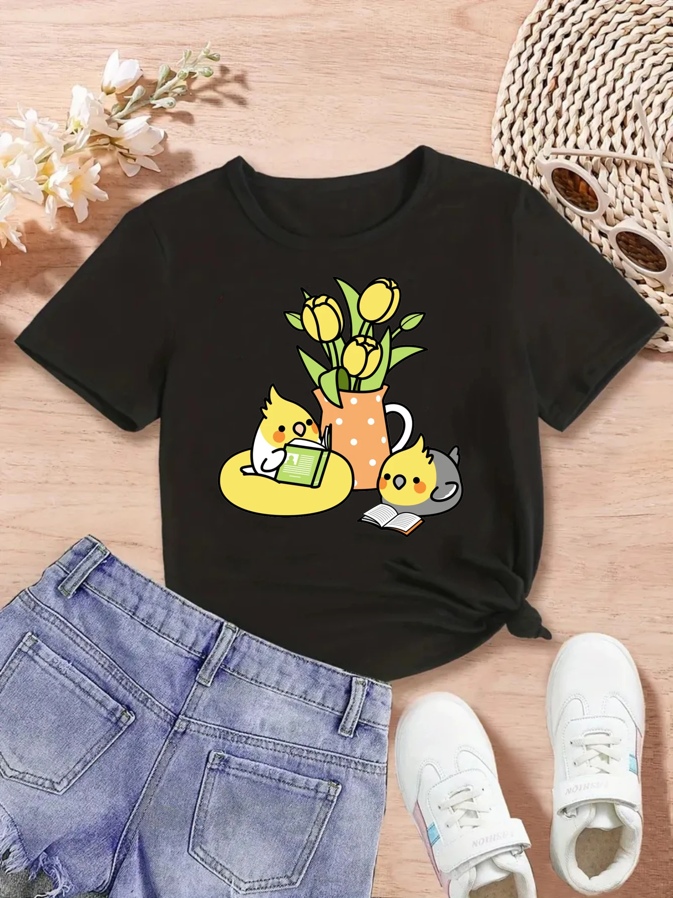 Camiseta con estampado de Cockatiel Loves Reading Flowers, ropa divertida para niñas, camiseta de pájaro Kawaii, camisa de manga corta de verano
