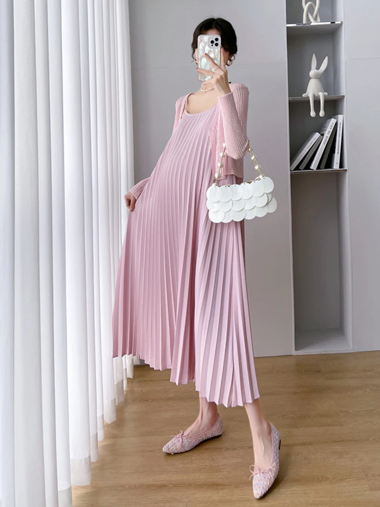 Vestido premamá plisado con tirantes y cárdigan de gasa - imagen 2