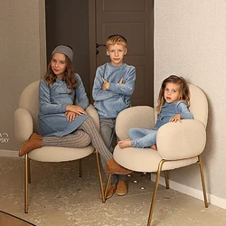 Conjunto familiar de pana azul para niña y niño