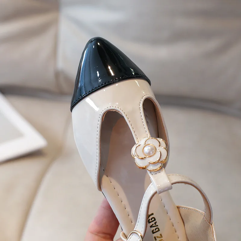 Zapatos de estilo coreano para niñas, sandalias de Princesa con punta estrecha, zapatos individuales de charol, Sandalias planas de flores a la moda, primavera y verano - imagen 4