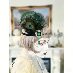 Diadema vintage con plumas de pavo real y cadena dorada